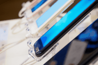 Presto avremo smartphone con batterie “facilmente sostituibili”
