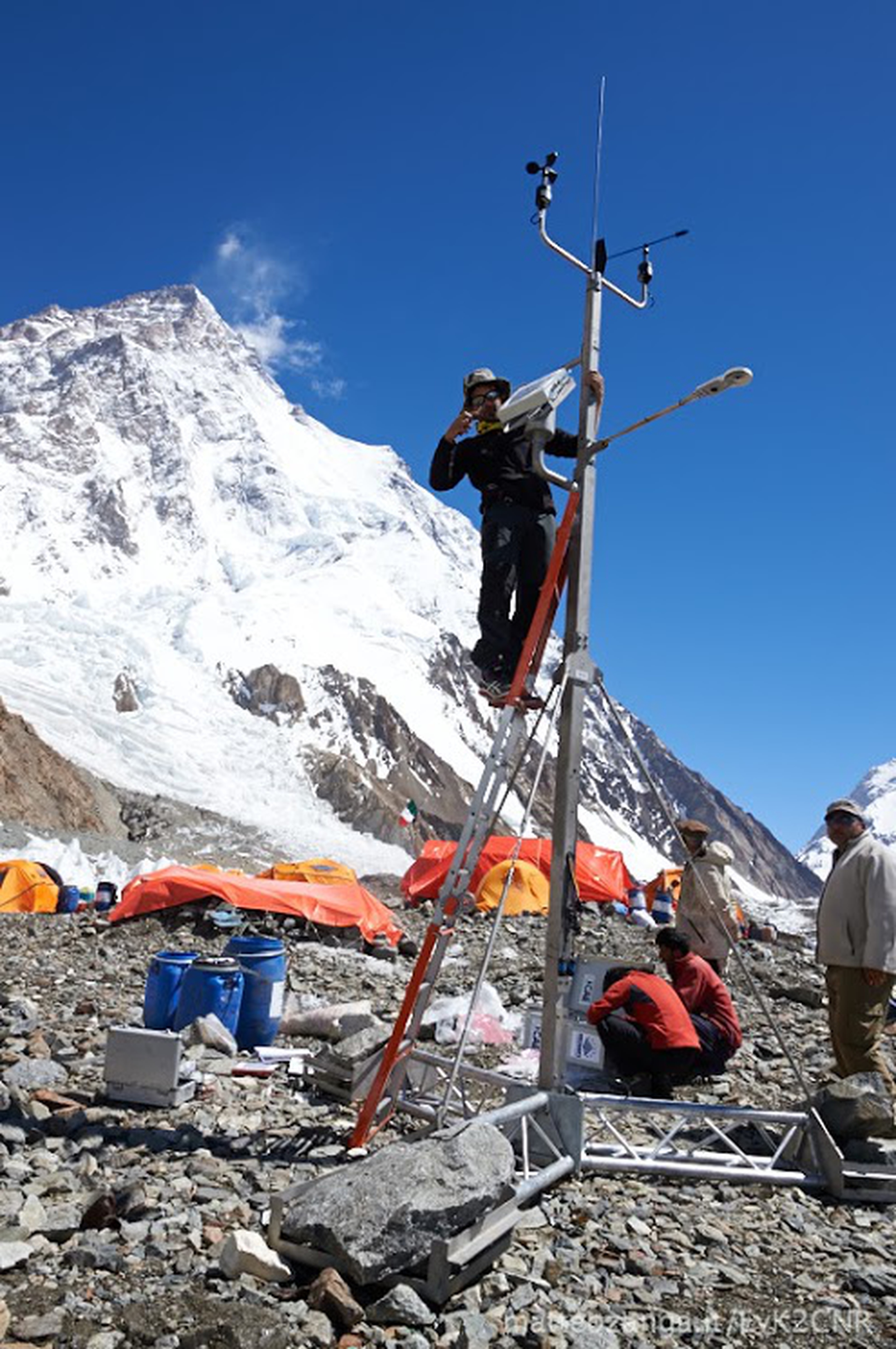 Una spedizione per ripulire il K2 e studiare i cambiamenti del clima