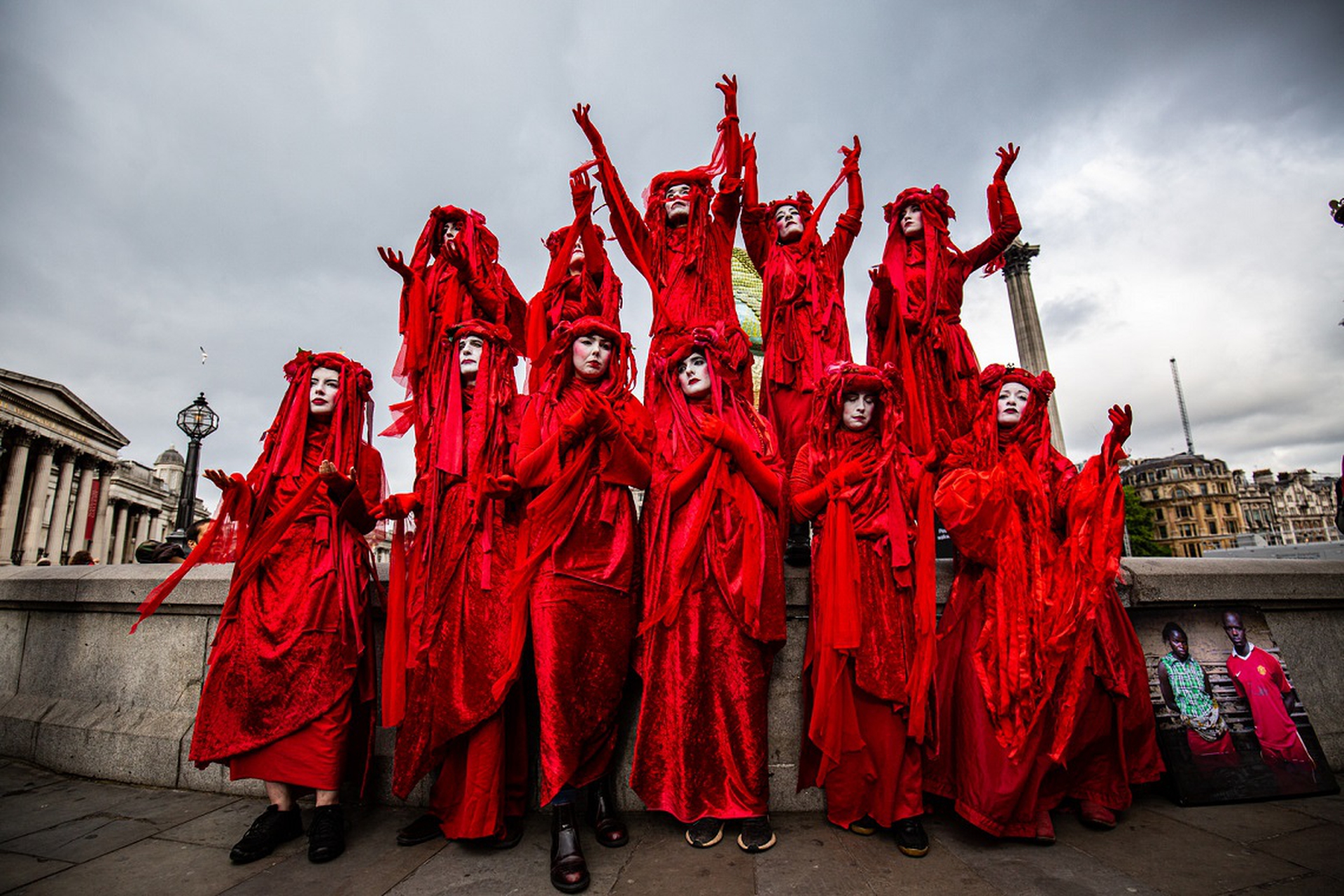 Gli artisti di Invisible Circus