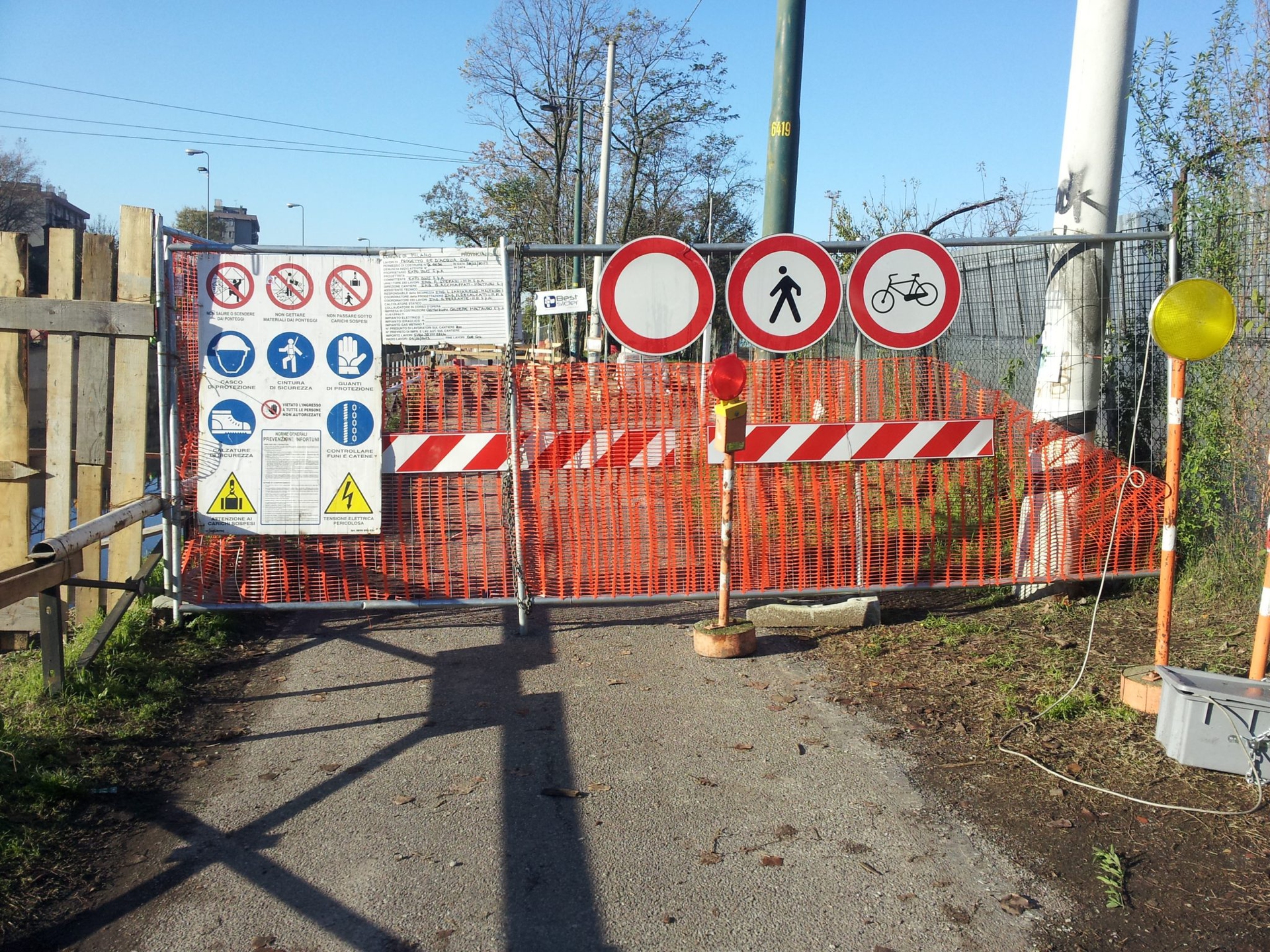 I lavori per Expo Milano 2015 in corso all'Alzaia naviglio grande