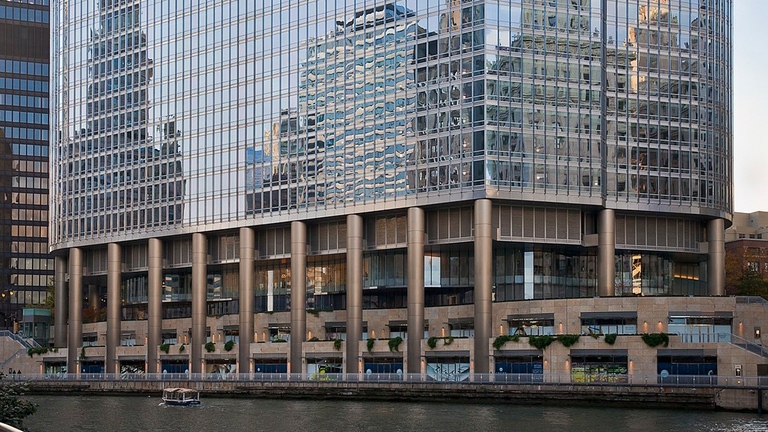 trump tower chicago river