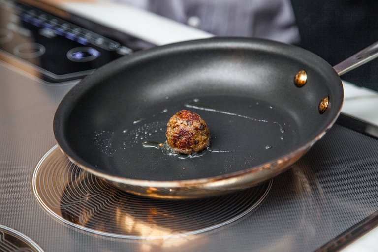 Secondo le previsioni della startup americana, tra vent'anni la maggior parte della carne venduta nei supermercati sarà coltivata in laboratorio © Memphis Meats