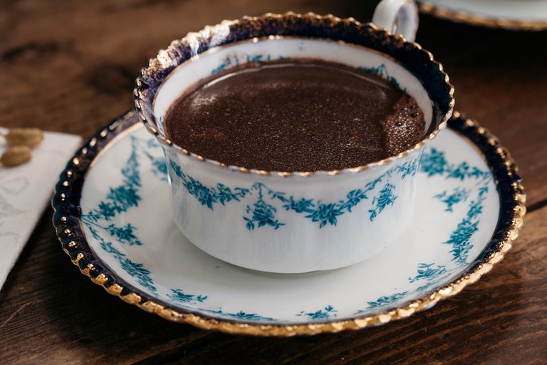 cioccolata calda aromatizzata al cardamomo