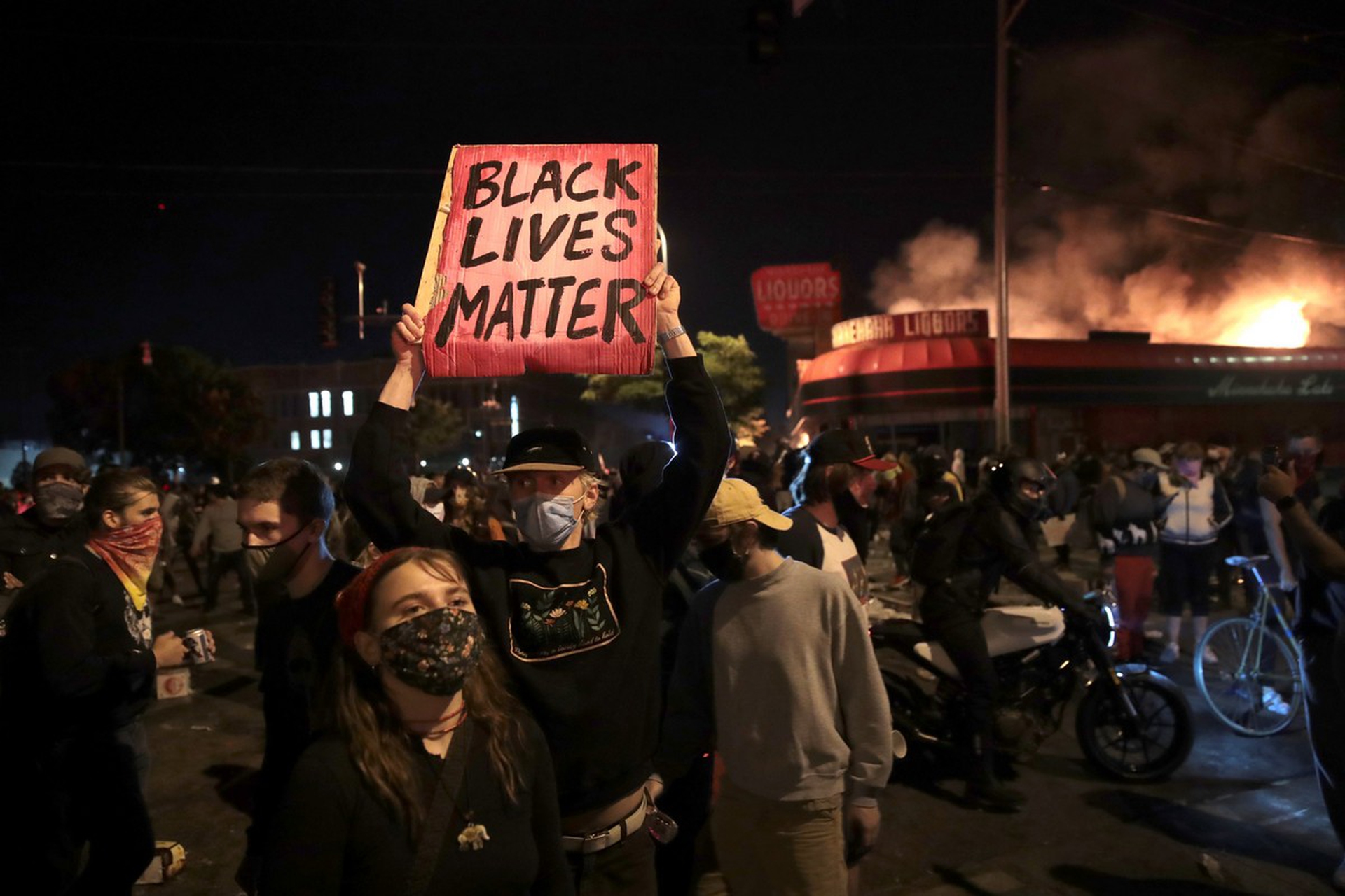 Le proteste per George Floyd, ucciso dalla polizia a Minneapolis