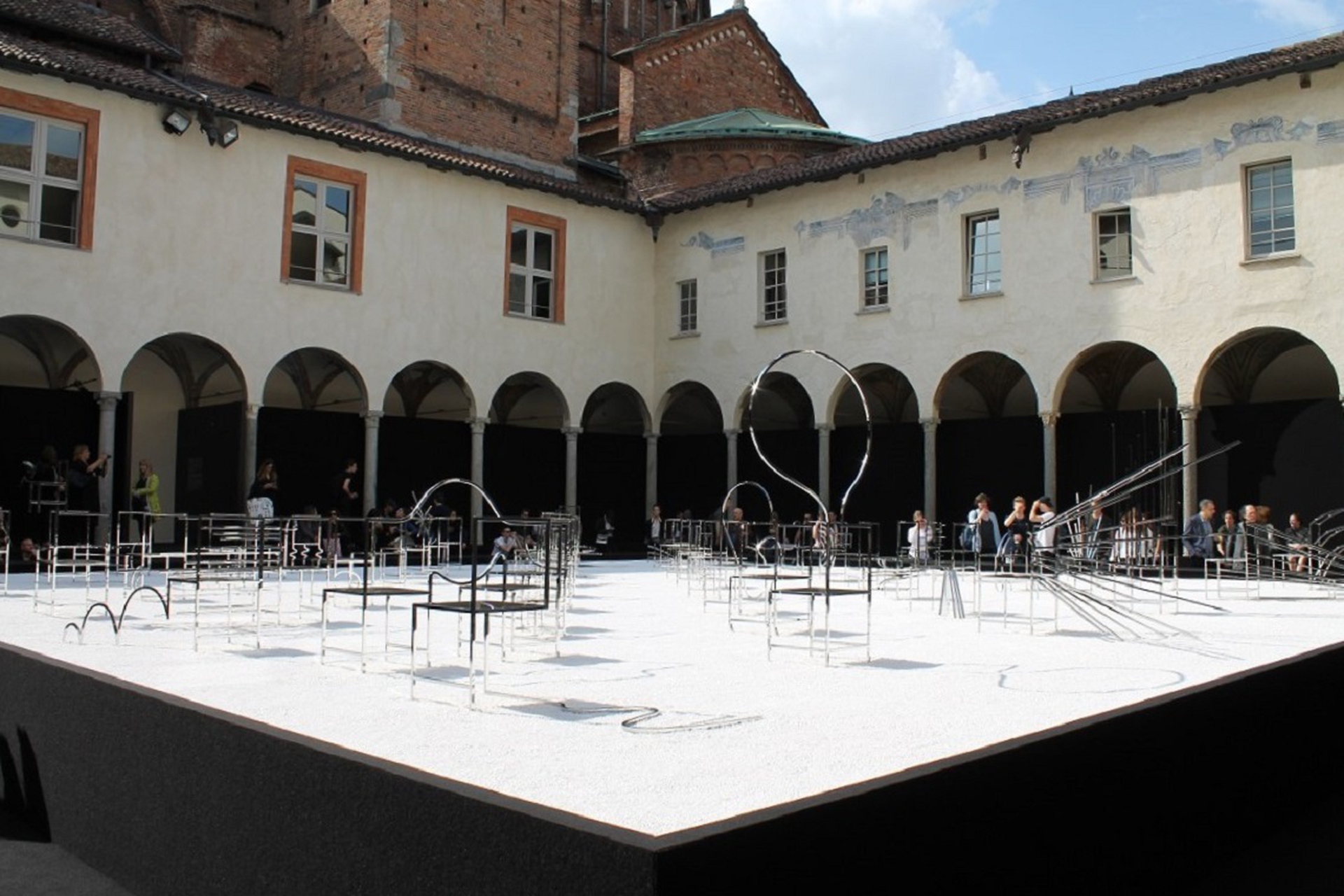 50 sedie dal design fluttuante e astratto