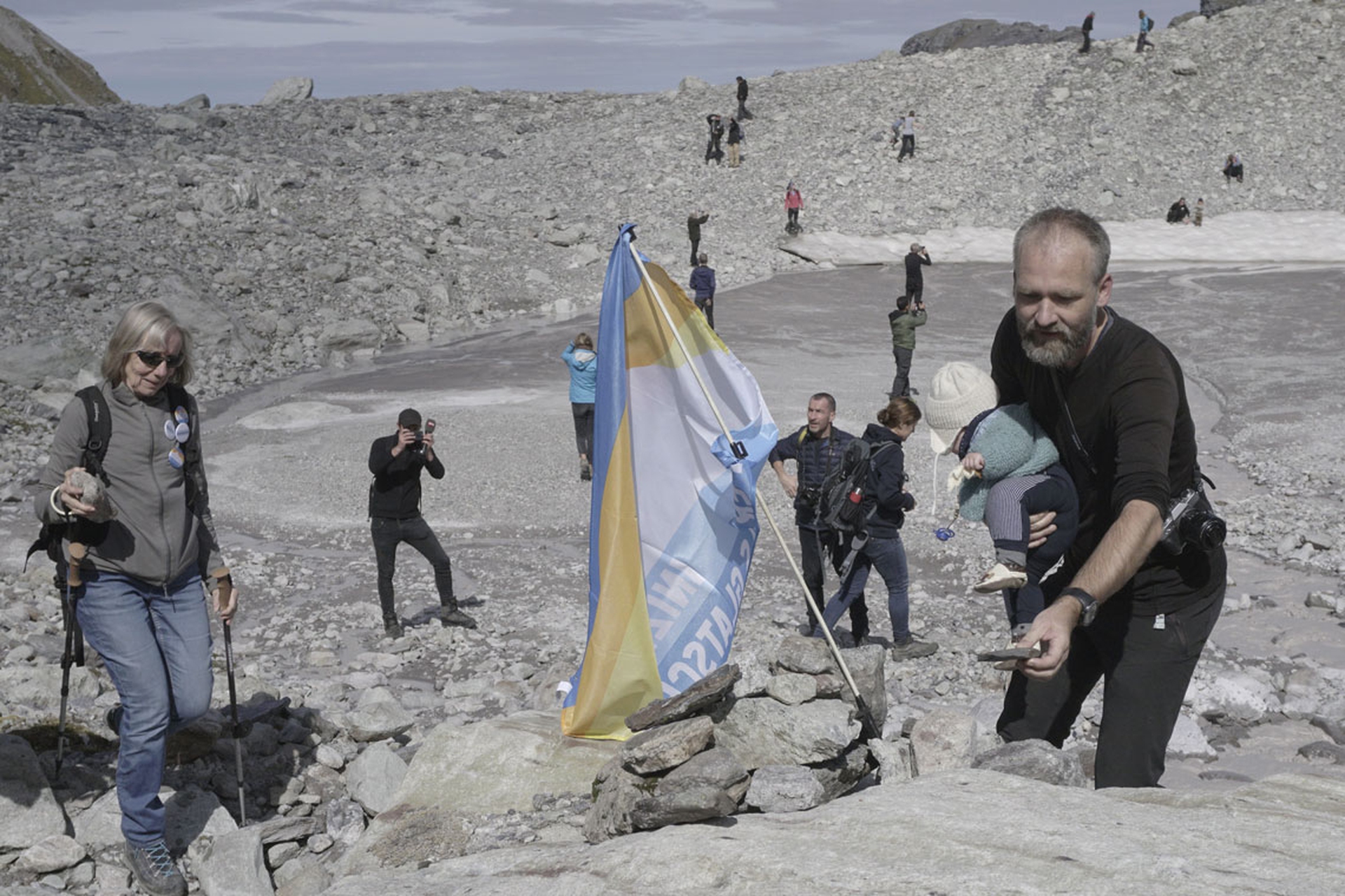 La cerimonia per il ghiacciaio del Pizol, in Svizzera