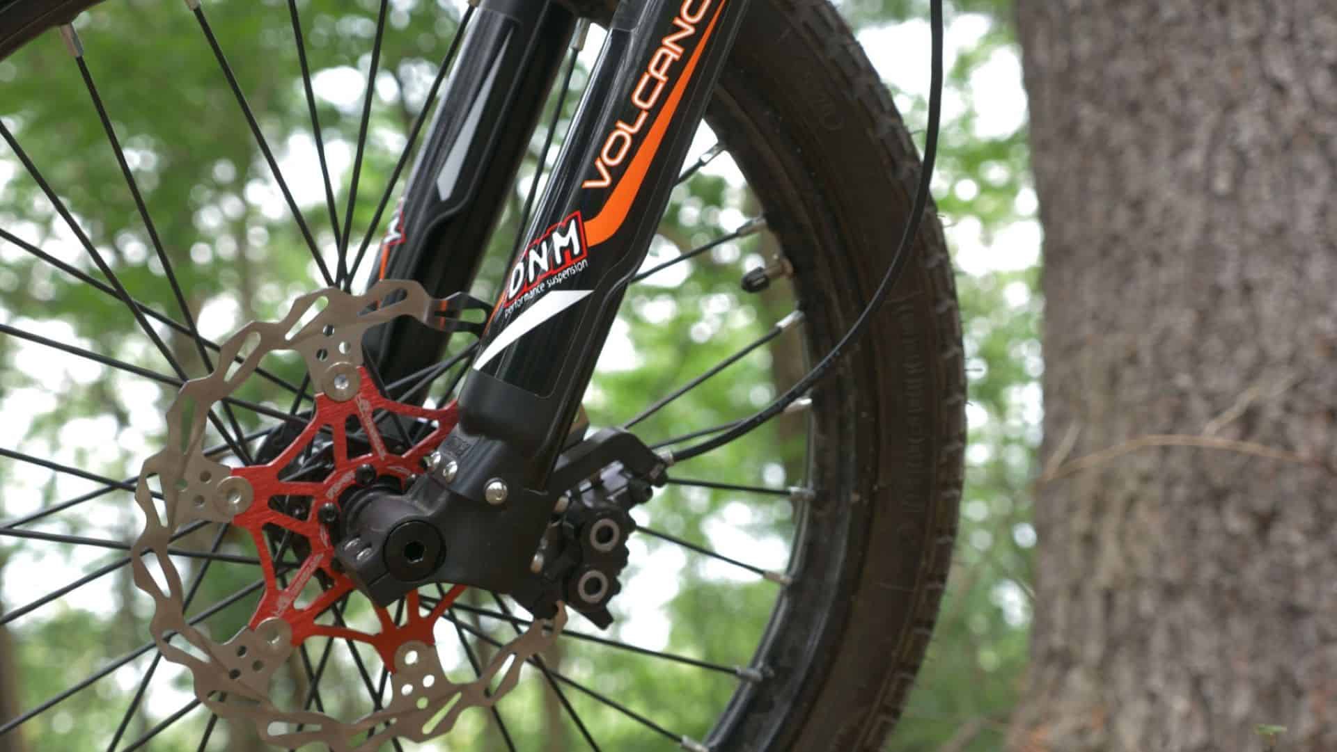 Pneumatici tassellati o stradali per la Country © Moto Lignea