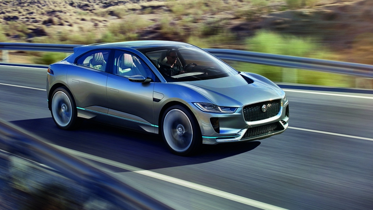 I costruttori d'auto non sono impreparati alla conversione elettrica. Anche l'inglese (ma a capitale indiano) Jaguar si appresta a lanciare la i-Pace, prima Suv a batteria della propria storia