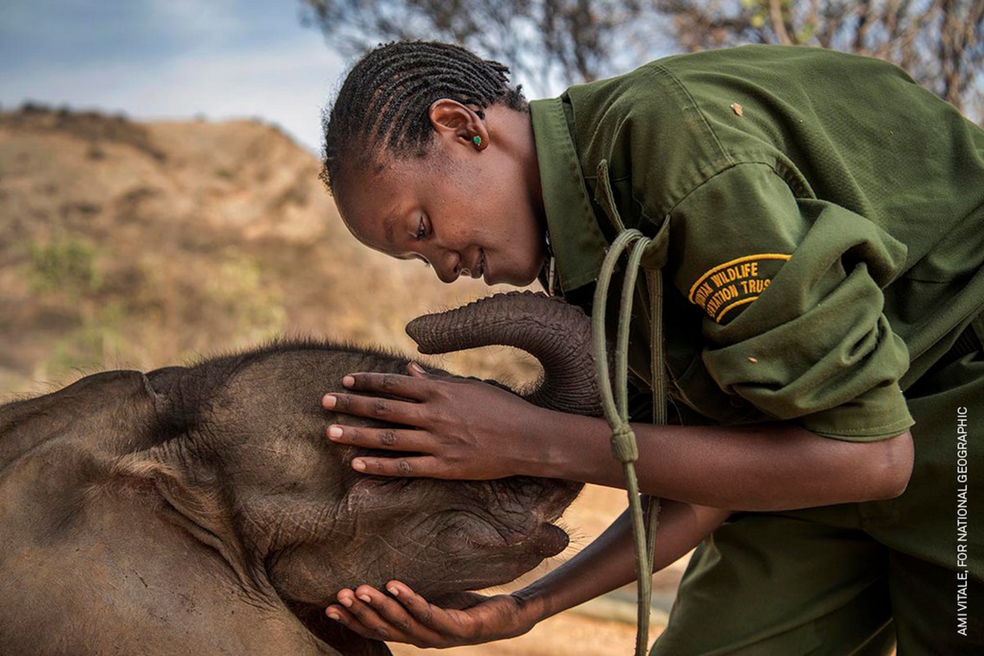 Ami Vitale, Warriors who once feared elephants now protect them – World Press Photo 2018