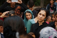 Sulle sue spalle, il documentario che racconta la forza e il tormento di Nadia Murad, al cinema
