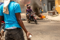 Haiti, la capitale paralizzata da una battaglia tra bande criminali