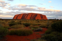 Il massiccio di Uluru è sacro per gli aborigeni d’Australia, non può più essere sfruttato “come Disneyland”
