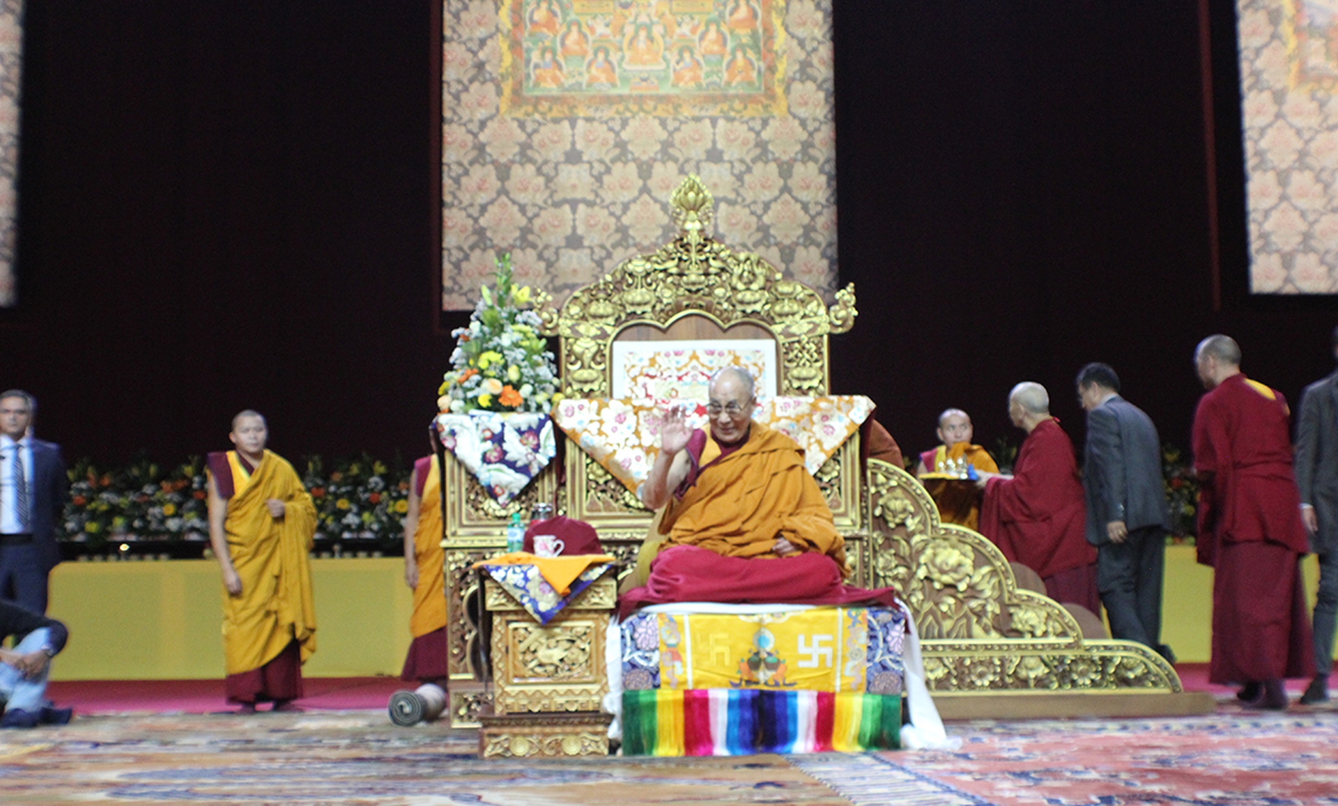 3. Il Dalai Lama durante la conferenza pubblica a Milano