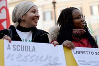 Non è tempo per lo ius scholae, bocciata l’idea di cittadinanza ai minori stranieri