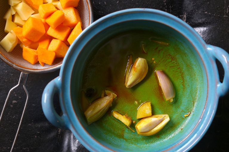 Zuppa speziata di lenticchie rosse