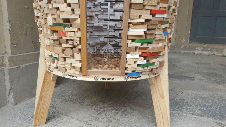 Il raccoglitore per tappi in sughero.