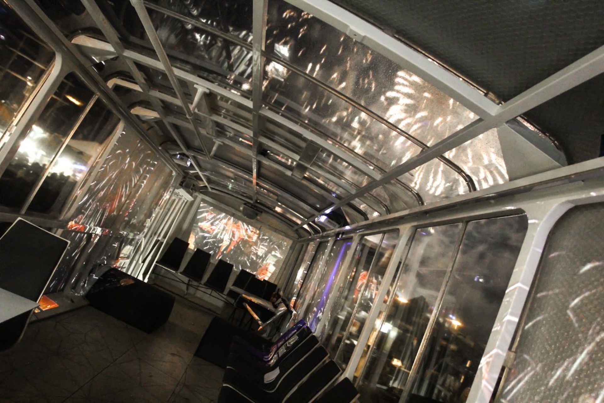 interno-veicolo-notte