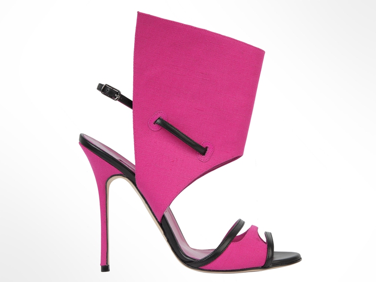 Il modello scelto come icona della mostra, Manolo Blahnik Suntaxa © courtesy Arthemisia Press