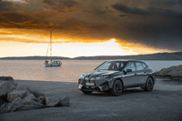 Bmw iX, debutta a novembre il nuovo suv elettrico. Tutti i dettagli