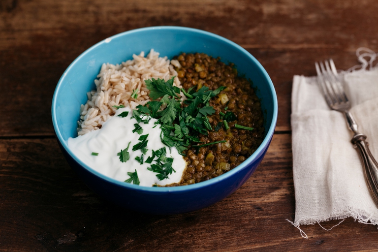 Zuppa di lenticchie con curcuma e latte di cocco
