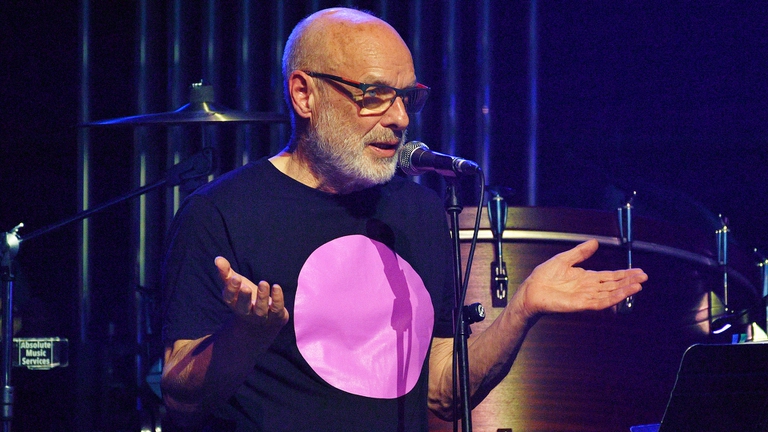 Brian Eno sul palco.