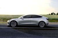 Tesla Model 3, Elon Musk annuncia in un tweet un nuovo record di vendite
