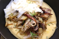 Polentina di ceci con porcini e raspadüra di formaggio