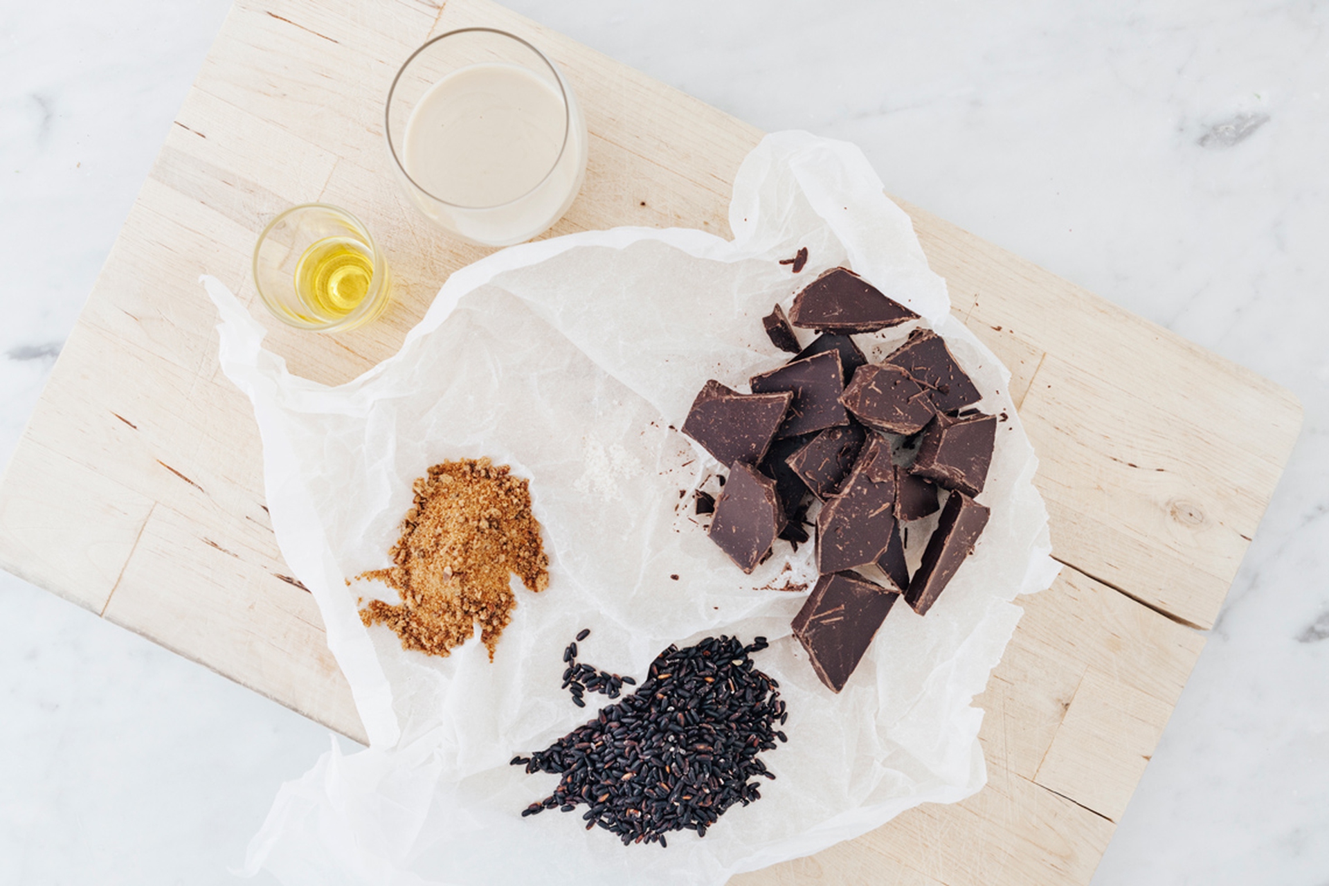 Chocolate balls with crunchy black rice