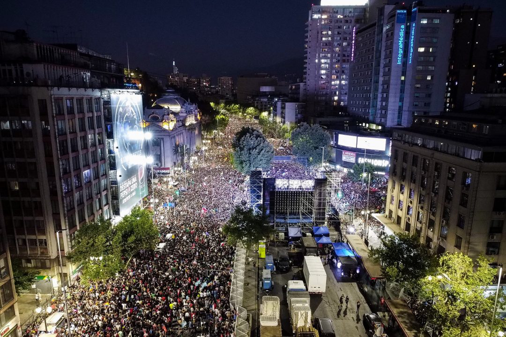 Chileans Choose Between Right and Left In Tight Presidential Run-off