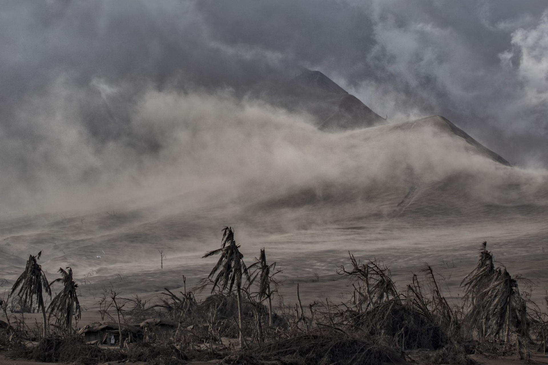 Le foto dell'eruzione del vulcano Taal nelle Filippine