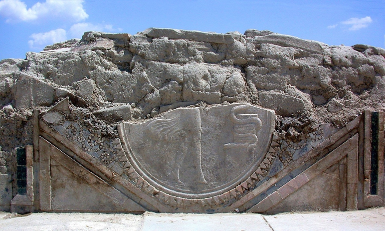 L'oscillum rubato. Foto tratta dal profilo Facebook di Giuliano Volpe