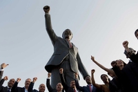 La statua di Nelson Mandela a Ramallah, contro l’apartheid di ieri e di oggi