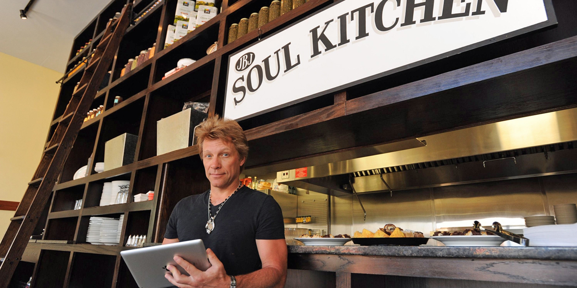 Bon Jovi, the musician launches a chain of restaurants to feed the poor -  LifeGate