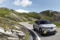Megane elettrica, da berlina di famiglia a simbolo della transizione Renault