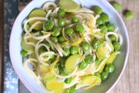 Tagliolini con piselli e zucchine al profumo di limone