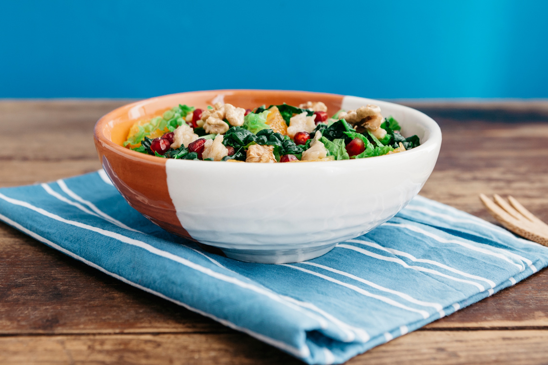 Insalata di verza, cavolo nero, arance e noci