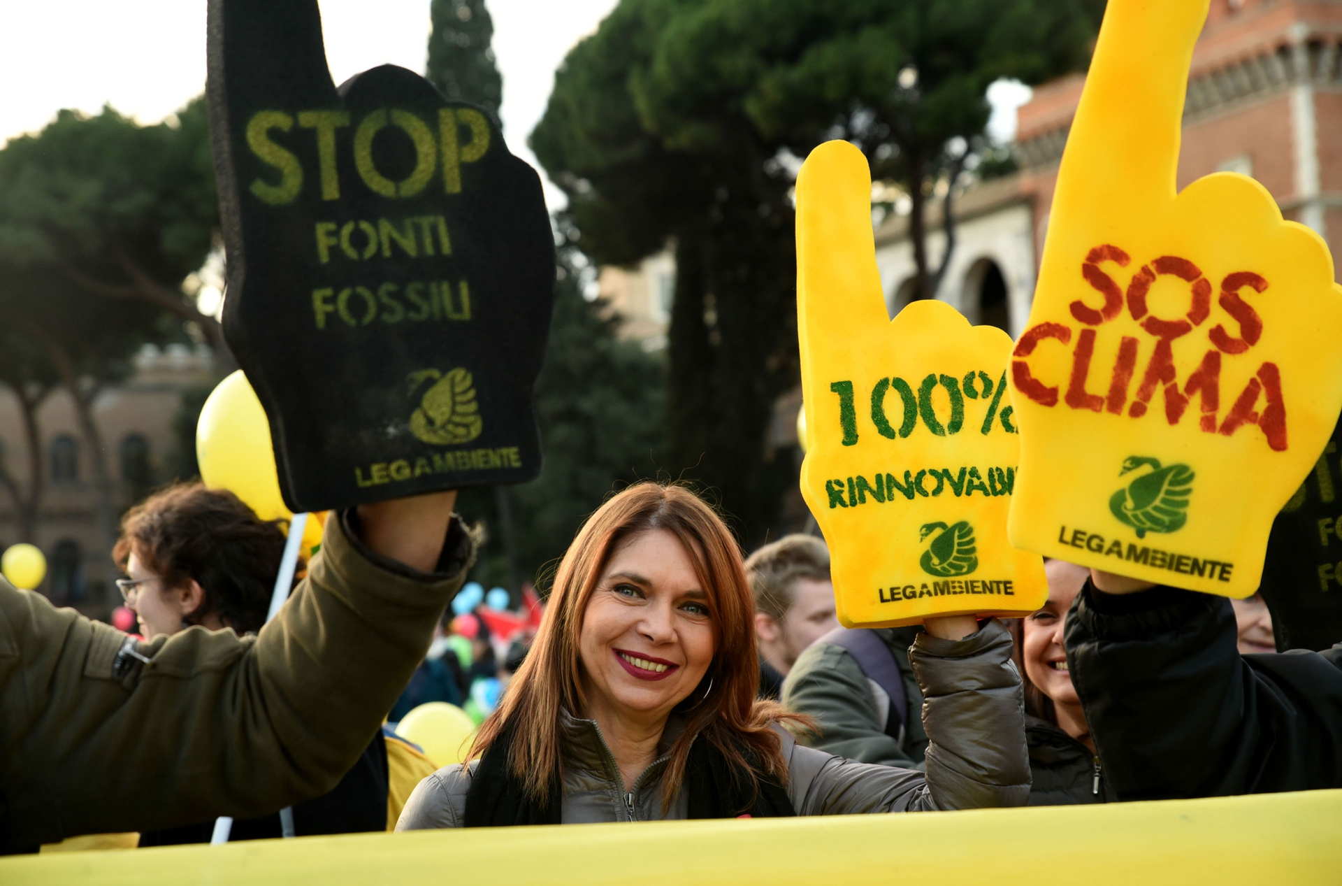 Marcia per il clima. Le immagini dei 15 mila a Roma