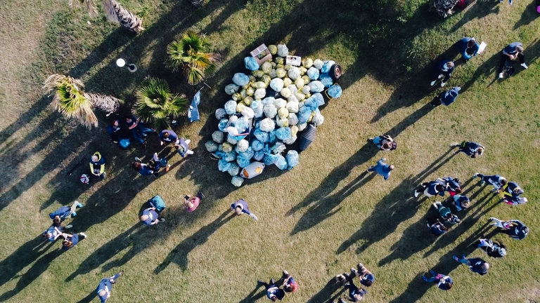 Green Storytellers e i volontari di Plastic Free